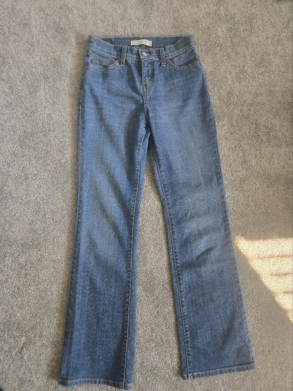 Levi's 512 Perfectly Slimming Bootcut Jeans Size 2 Medium Blue Wash